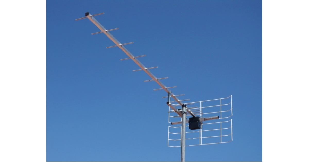 Chamer TAP 1660 - UHF anténa televizní DVB-T2, zisk 15,2dBi, objímka, směrová ve